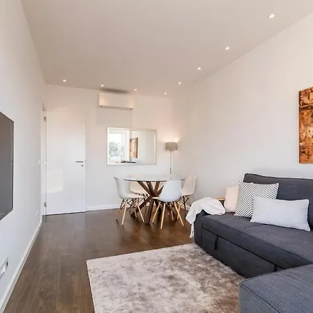 Апартаменти Stunning Hilltop Flat For 5 In Graca By Guestready *