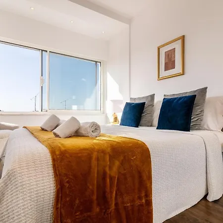 Stunning Hilltop Flat For 5 In Graca By Guestready * Лісабон